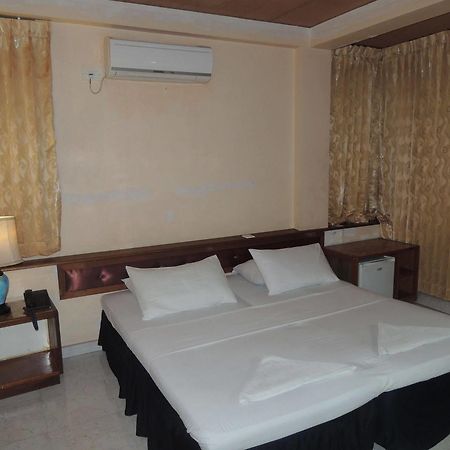 Off Day Inn Male Bagian luar foto
