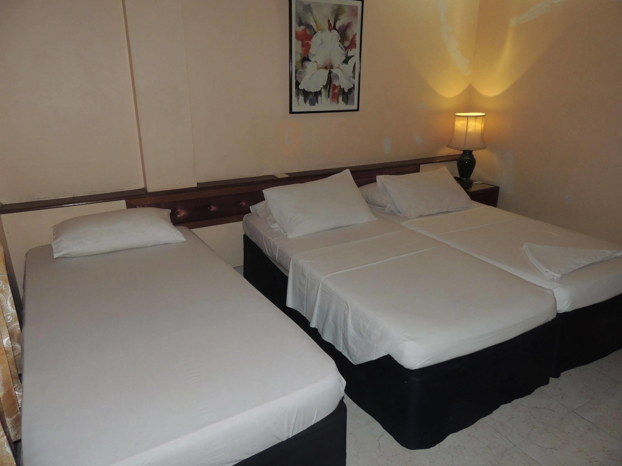 Off Day Inn Male Bagian luar foto