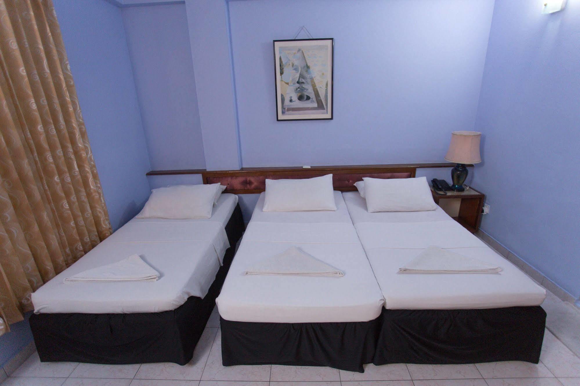 Off Day Inn Male Bagian luar foto