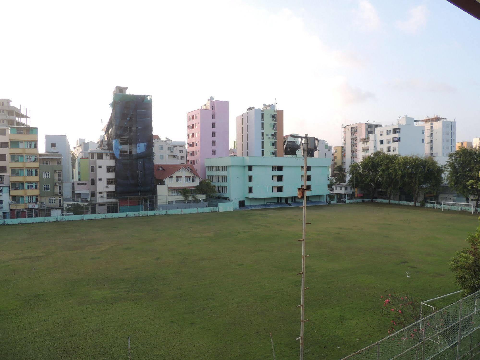 Off Day Inn Male Bagian luar foto
