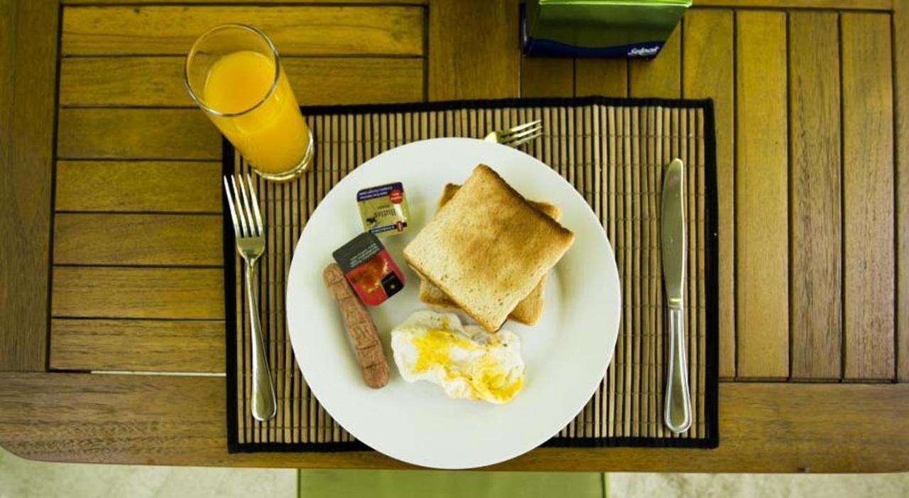 Off Day Inn Male Bagian luar foto